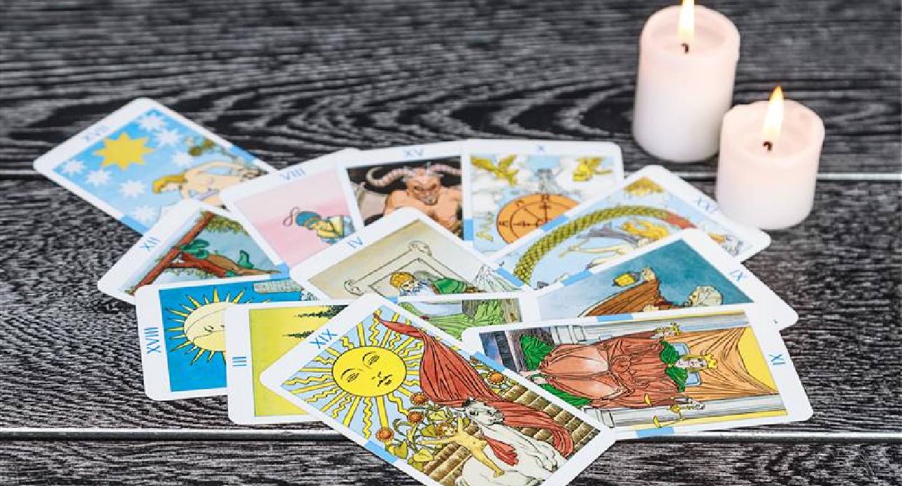 Personalized Tarot Card Reading: How Tarot Consultations Help in Self Discovery & Clarity